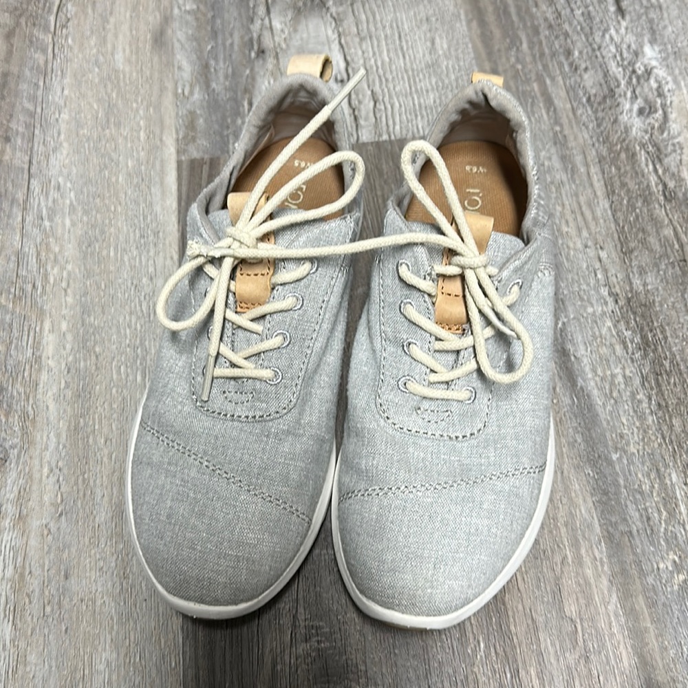 Gray Tom’s in great condition